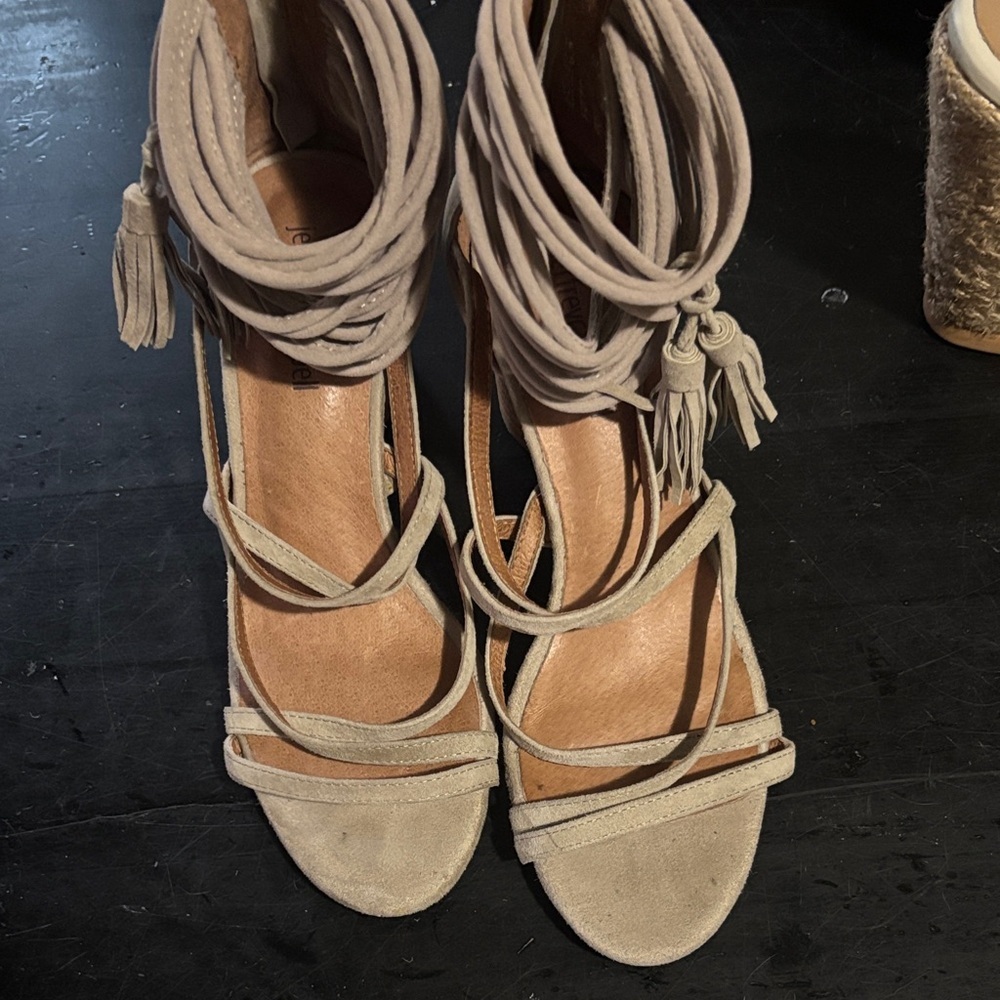 Jeffrey Campbell Taupe Suede Lace-Up Tassel Despina Sandals Size 6.5 - Picture 3 of 9